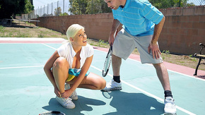 Смотреть жаркий секс с сисястой теннисисткой