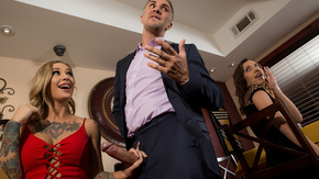 Порно анал стройной юной татуированной блондинки с богатым парнем