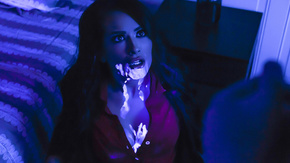 Страстный межрасовый секс со страстной грудастой брюнеткой