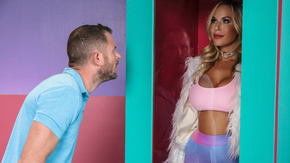 Смотреть порно сексуальной кукулы с пареньком в магазине