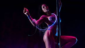 Жесткий секс с роскошной грудастой стриптизершей в клубе