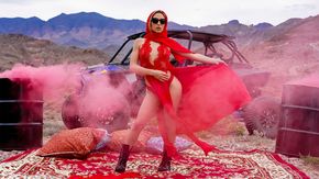 Трах на природе с соблазнительной страстной блондинкой