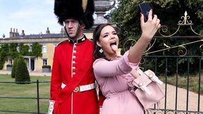 Страстный трах в пизду грудастой молодой сучки с чуваком на улице