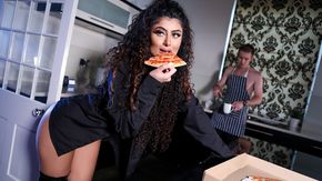 Горячее порно с кучерявой госпожой в латексе