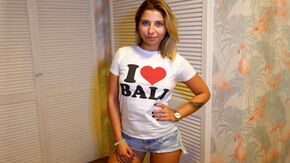 Ебет худую сучку в рот и пизду