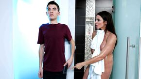 Пацан трахнул в пизду грудастую мамочку