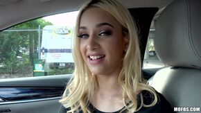 Пикапер трахнул молодую блондинку в машине