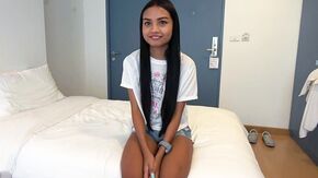 Порно кастинг с 18-ти летней азиаткой в татуировках