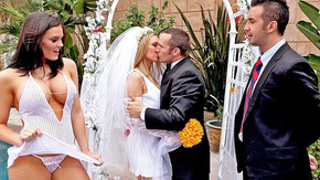 Смотреть трах в анал с привлекательной блондиночкой