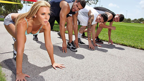 Смотреть красивый трах спортивной блондинки с большими сиськами